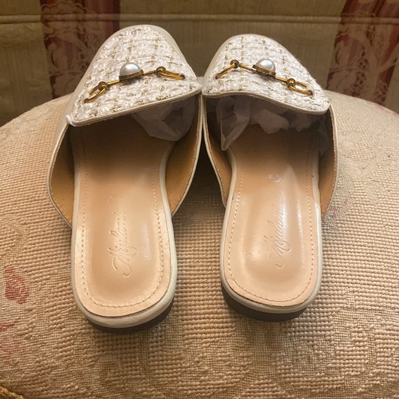 CREAM SLIDES - Picture 3 of 5